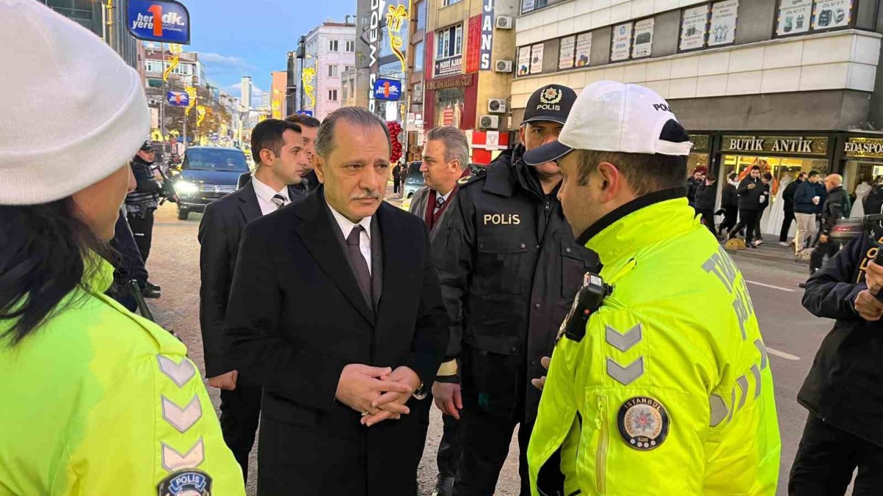 İstanbul İl Emniyet Müdürü Yıldız, Kadıköy’deki denetimleri inceledi