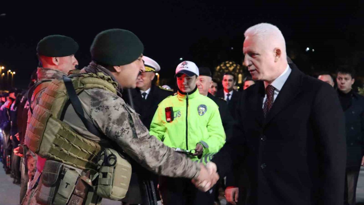 İstanbul Valisi Gül: "Hemşehrilerimizin huzur içinde yeni yıla girmesi için bütün tedbirleri aldık"