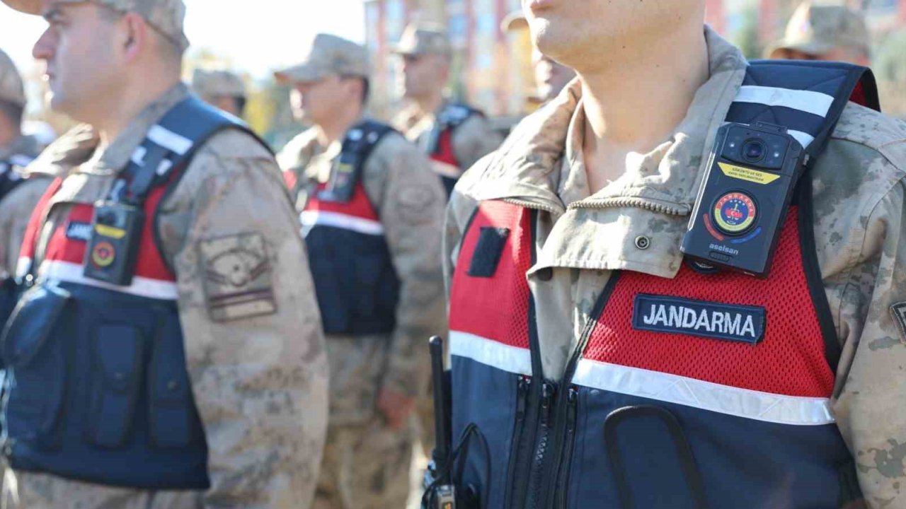 Jandarma ekiplerine yeni nesil yaka kameraları teslim edildi