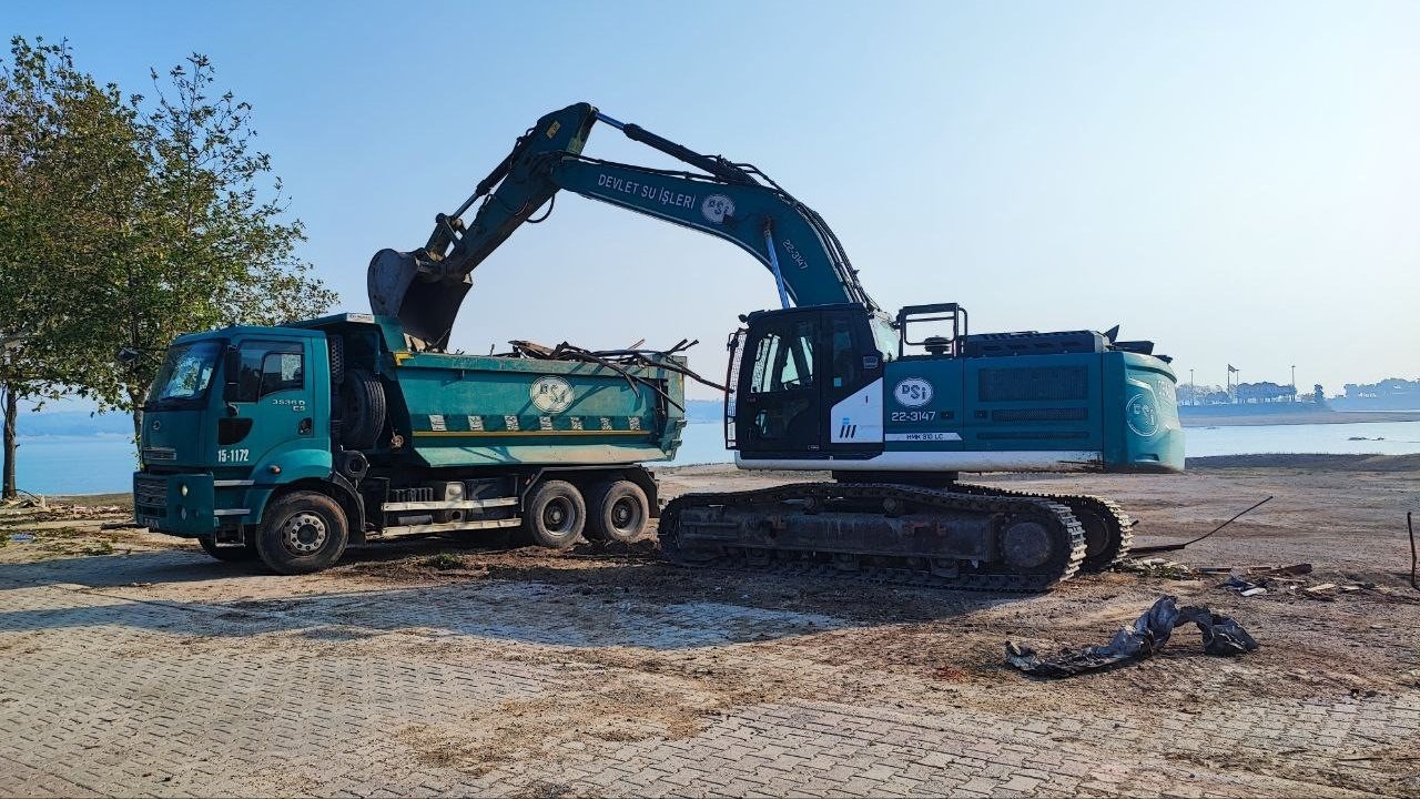 Kaçak yapıların yıkım işlemleri devam ediyor