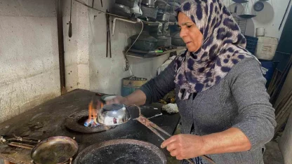 Kadın eliyle yarım asırlık kalaycılık