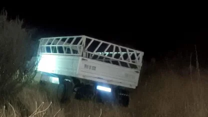 Kamyonet şarampole devrildi: 1 yaralı