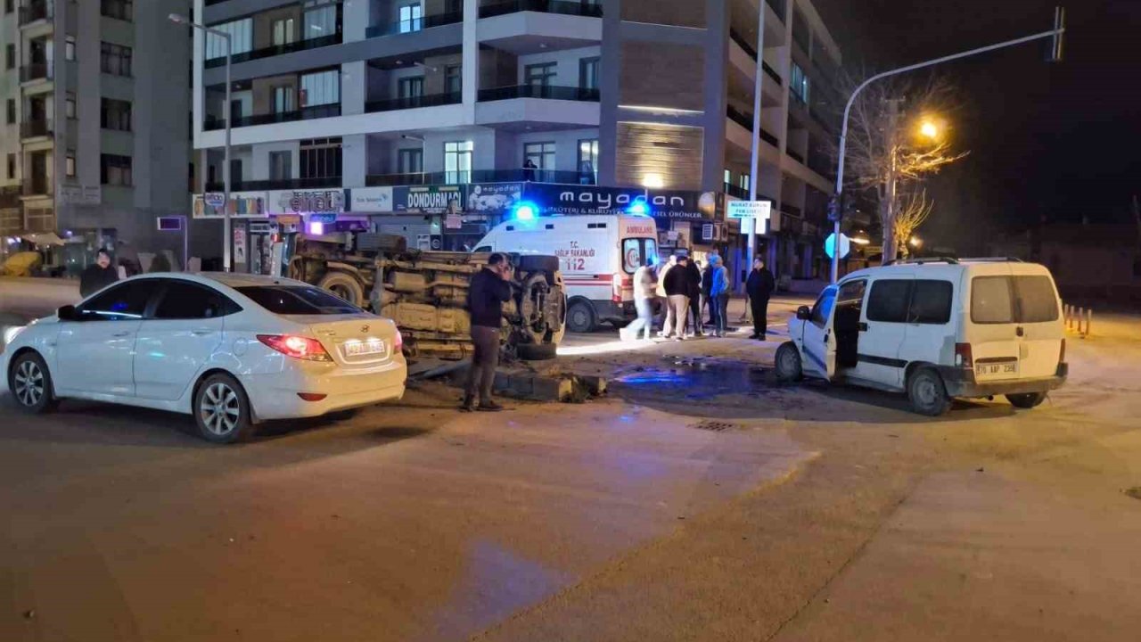 Karapınar’da iki kamyonet çarpıştı: 2 yaralı