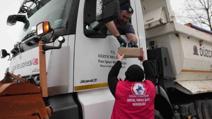 Karla mücadele ekiplerine sıcak ikram