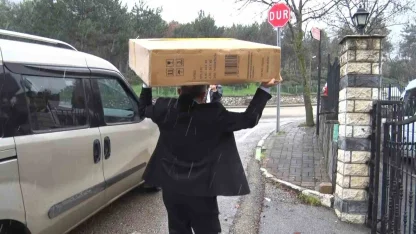 Karlı havada yürekleri ısıtan yardım