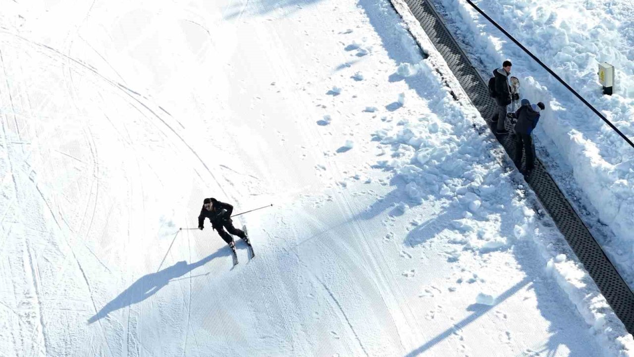 Kartalkaya’da kayak sezonu açıldı