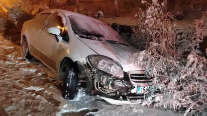 Kaygan zeminde kontrolü kaybedip kazaya neden oldu: 3’ü çocuk 7 kişi yaralandı