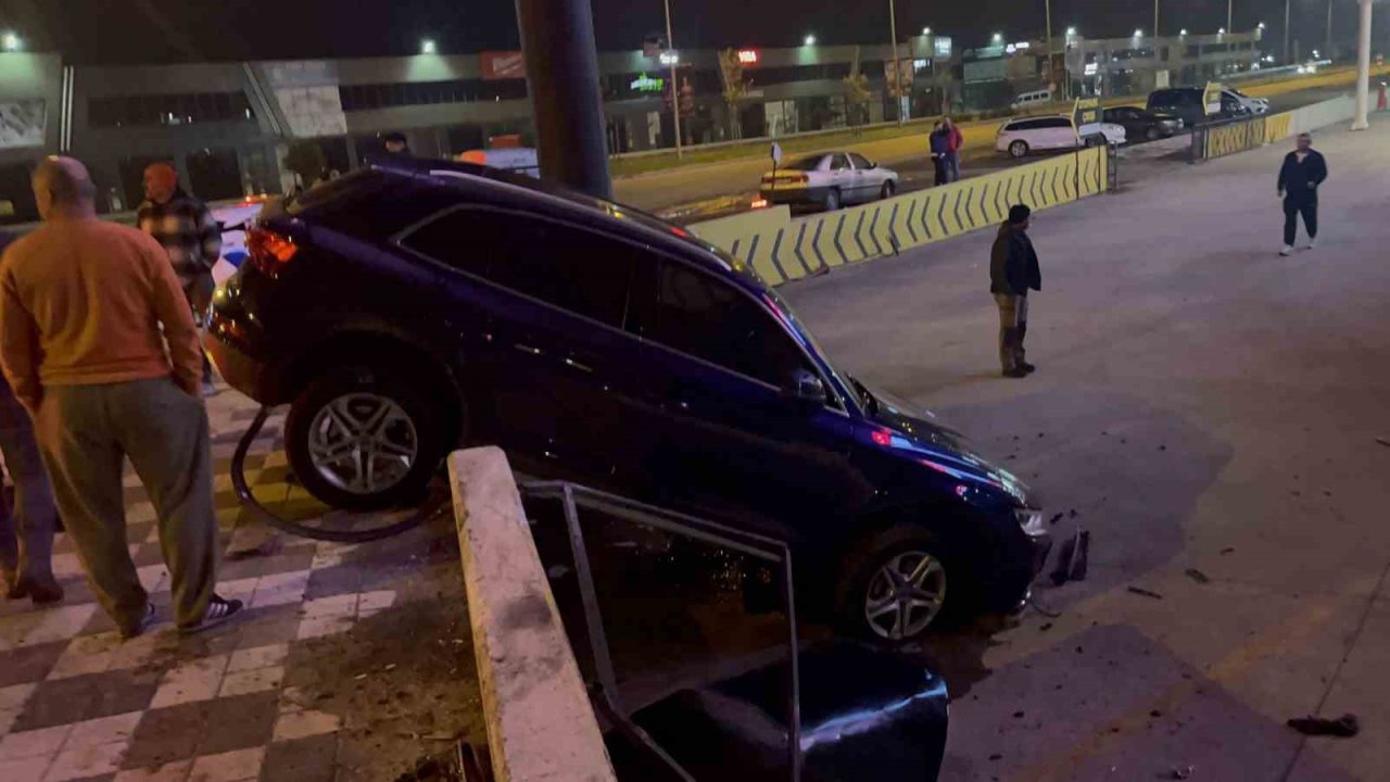 Kaza yapan alkollü sürücünün "Trakyalıyım ben be ya, hiçbir şeyim yok" diyerek polise sarılmak istemesi gülümsetti