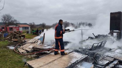 Keşan’da çıkan yangınlarda 2 ev kullanılamaz hale geldi