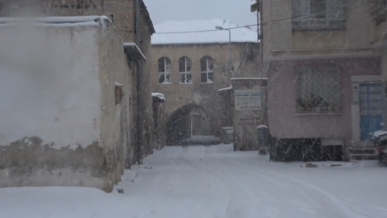 Kilis kar yağışıyla beyaza büründü