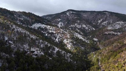 Kızılcahamam’da kar yağışı etkili oldu: Soğuksu Milli Parkı’nda kartpostallık manzaralar oluştu