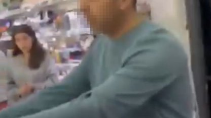 Kızların fotoğraflarını izinsiz çekerken yakalandı