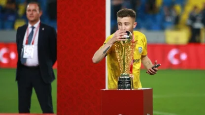 Kocaeli’de silahlı saldırı: 1’i futbolcu 3 yaralı