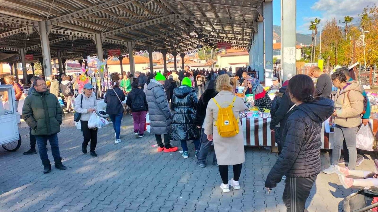 Köyceğiz’de yılbaşı pazarı kuruldu