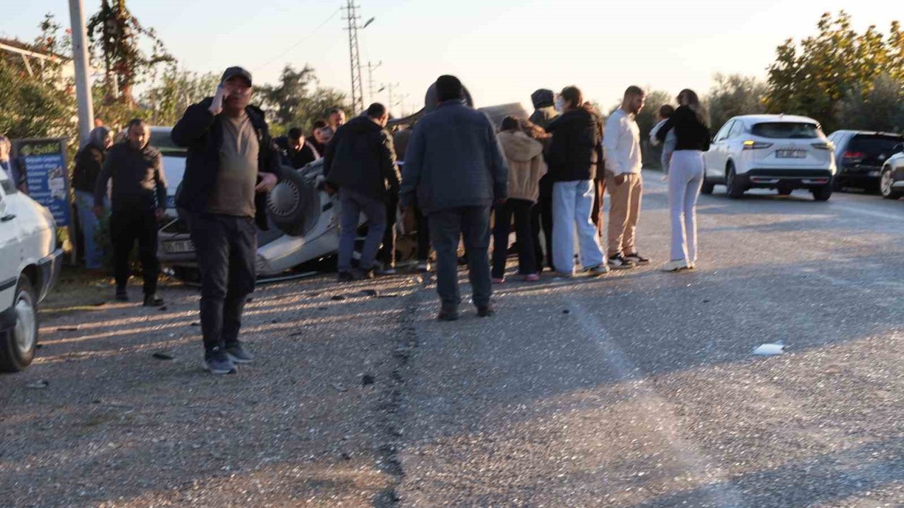 Kozan-Kadirli yolunda hatalı sollama kazaya neden oldu: 2 ağır yaralı