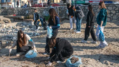 Kuşadası’nda Sökeli öğrencilerden çevreci etkinlik