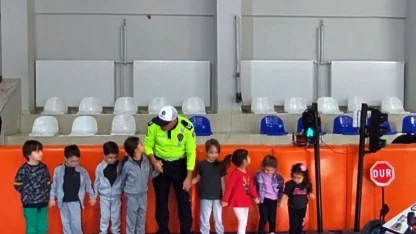 Kütahya İl Emniyeti’nden Simav’da trafik eğitimi ve bilgilendirme faaliyetleri