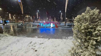 Kütahya’da kar yağışı kenti beyaza bürüdü