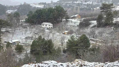 Kütahya’nın yüksek kesimleri mevsimin ilk karıyla beyaza büründü