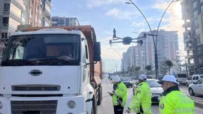 Malatya’da beton mikserleri ve hafriyat kamyonlarına dron destekli denetim