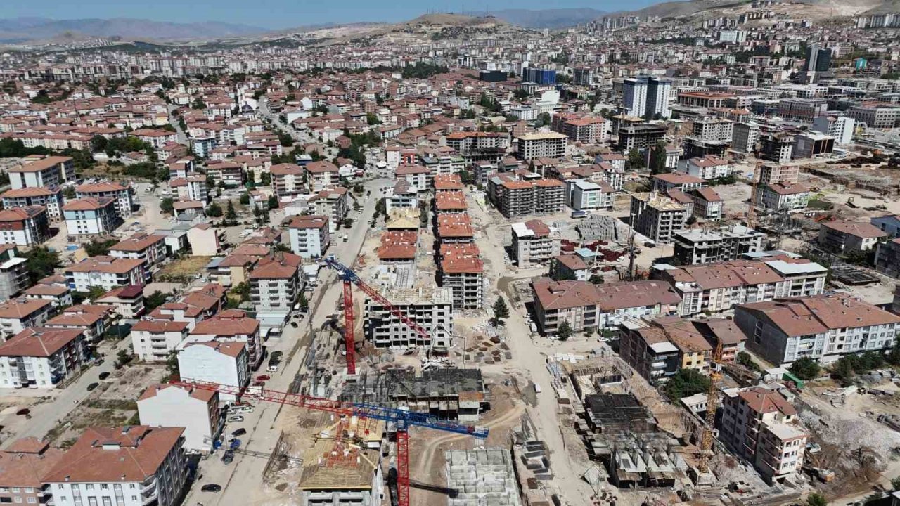 Malatya’da depremde yıkılan Gökkuşağı ve Bulut Apartmanları davasında müteahhide 15 yıl hapis cezası