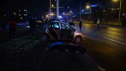 Malatya’da kontrolden çıkan araç trambüs direğine çarptı: 1 ölü 1 ağır yaralı