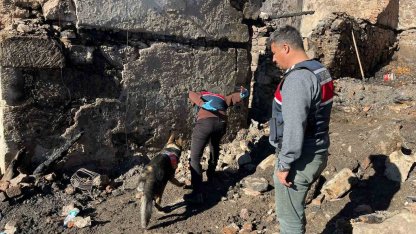 Manisa’da 5 evin kül olduğu yangında ölen kadının cenazesine ulaşıldı