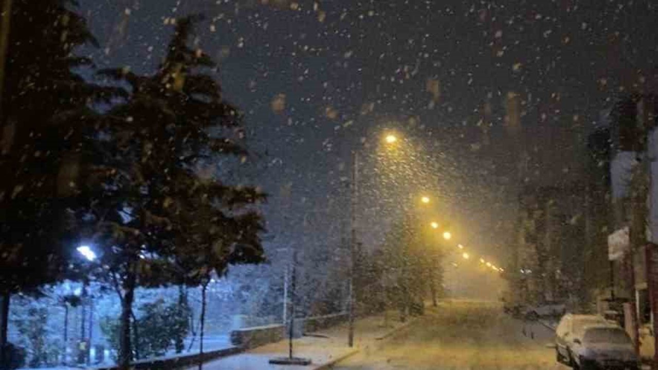 Mardin’de mevsimin ilk karı yağdı