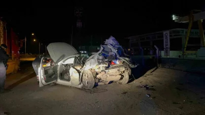 Menteşe’de tıra arkadan çarpan otomobil, hurda yığınına döndü: 1 ölü, 1 ağır yaralı