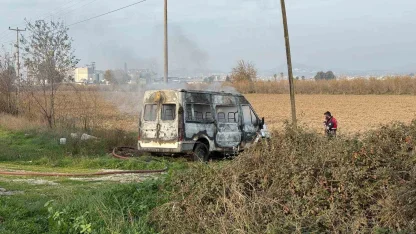 Mersin’de minibüs yangını