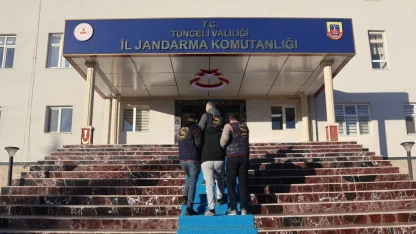 Milyonlarca liralık "sahte gönül ilişkisi" oyununu jandarma bozdu