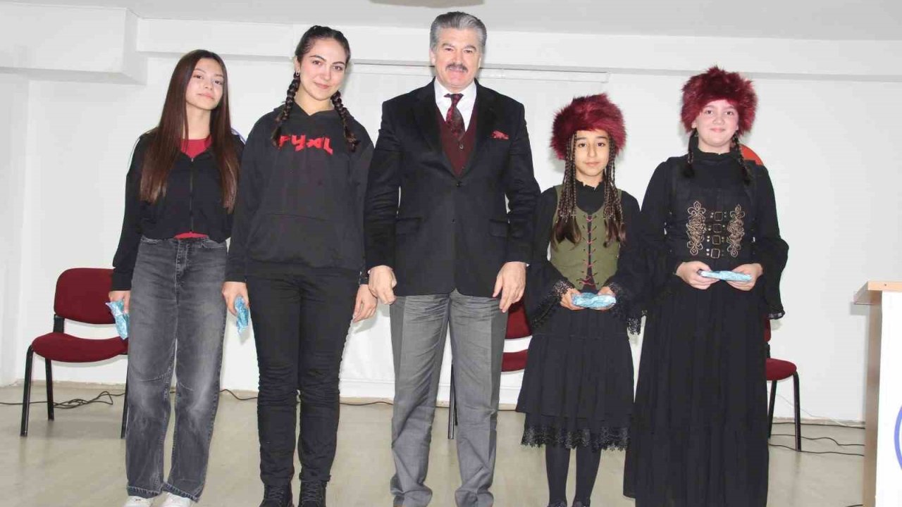 Murat Atılgan Ortaokulu’nda ’Dünya Türk Dili Ailesi Günü’ programı yapıldı