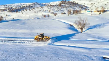 Muş’ta bir günde 333 köy yolu ulaşıma açıldı