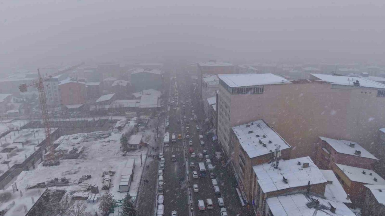 Muş’ta kar yağışı etkili oldu