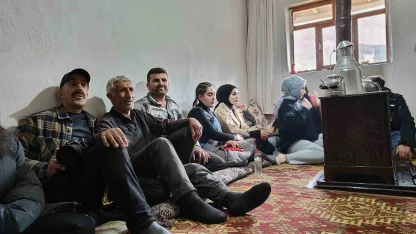 Muş’ta üniversite öğrencileri doğayı gezerek dengbejlik kültürüyle buluştu