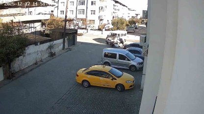 Nazilli’de minibüs önce motosiklete ardından park halindeki araçlara çarptı: 1 yaralı