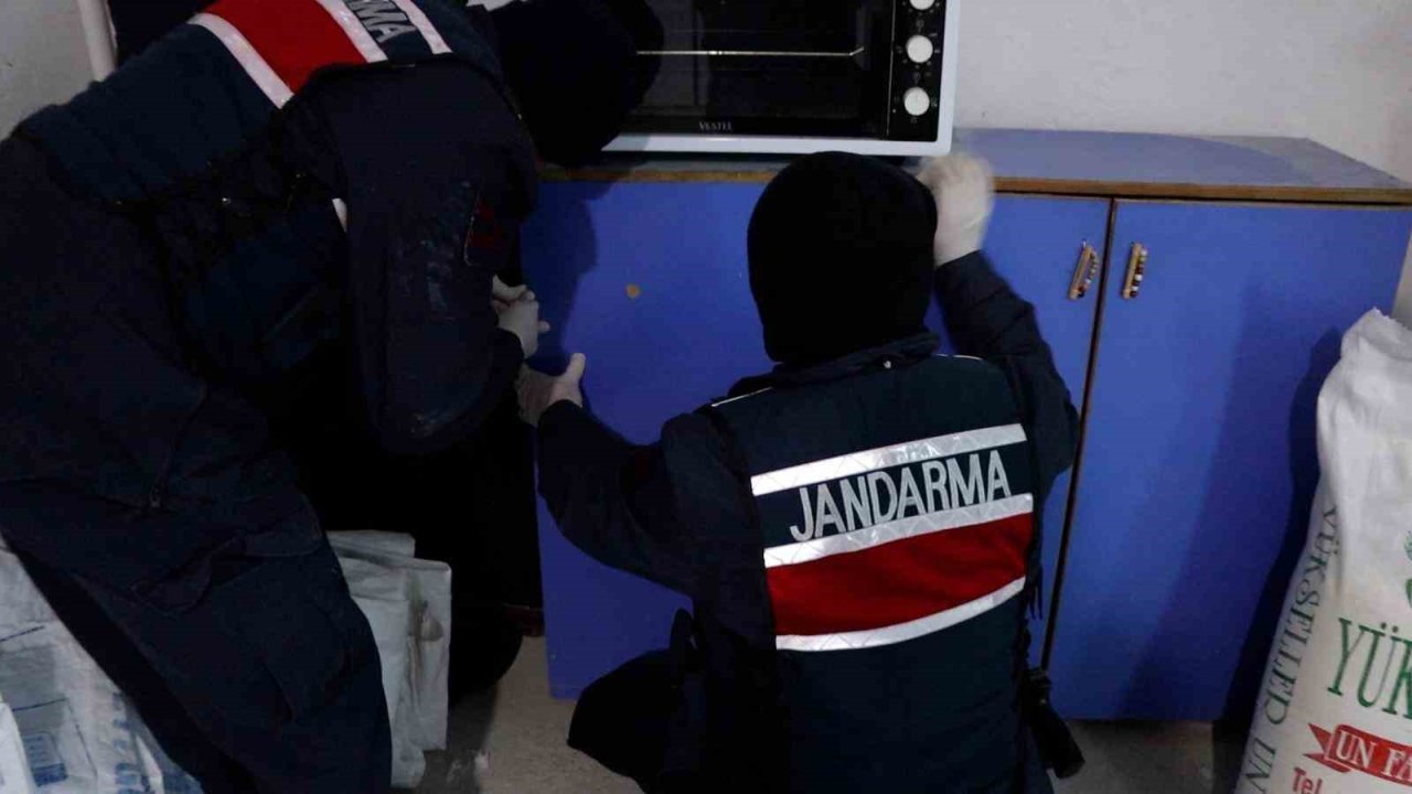 Nevşehir İl Jandarma Komutanlığından 3 ilde operasyon: 4 gözaltı