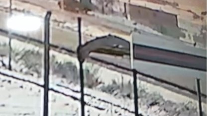 Nevşehir’de kayganlaşan yolda şarampole devrilen tır kameralara yansıdı