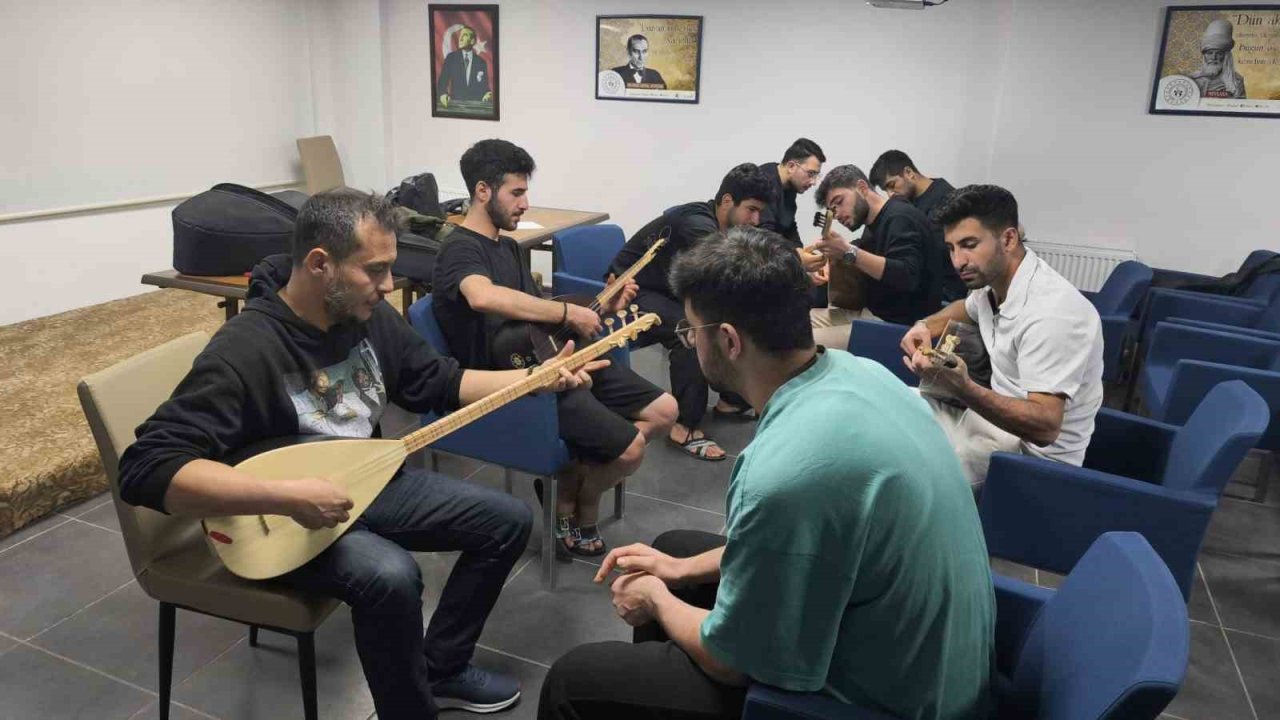 Öğrenci yurdunda satranç turnuvası heyecanı yaşandı