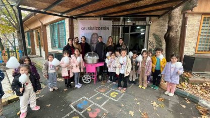 Onların hatırası için çocukları gülümsettiler