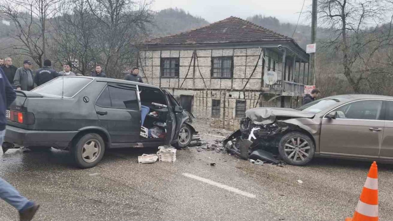 Ordu’da iki otomobil çarpıştı: 1 yaralı