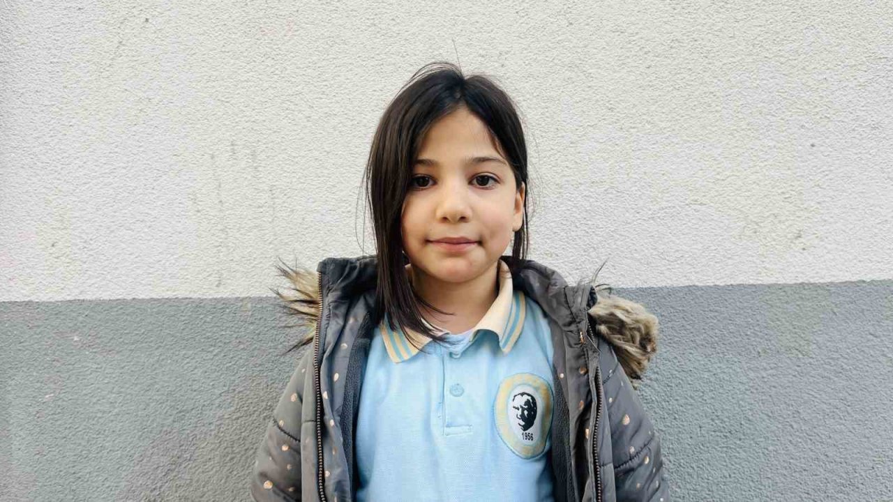 Ordu’da üşüyen küçük kıza polislerden yürekleri ısıtan hareket