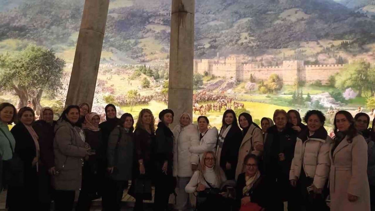 Osmangazili kadınlar kültür turlarıyla moral depoluyor