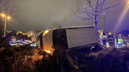 Otomobil ile hafif ticari araç çarpıştı: 3 yaralı