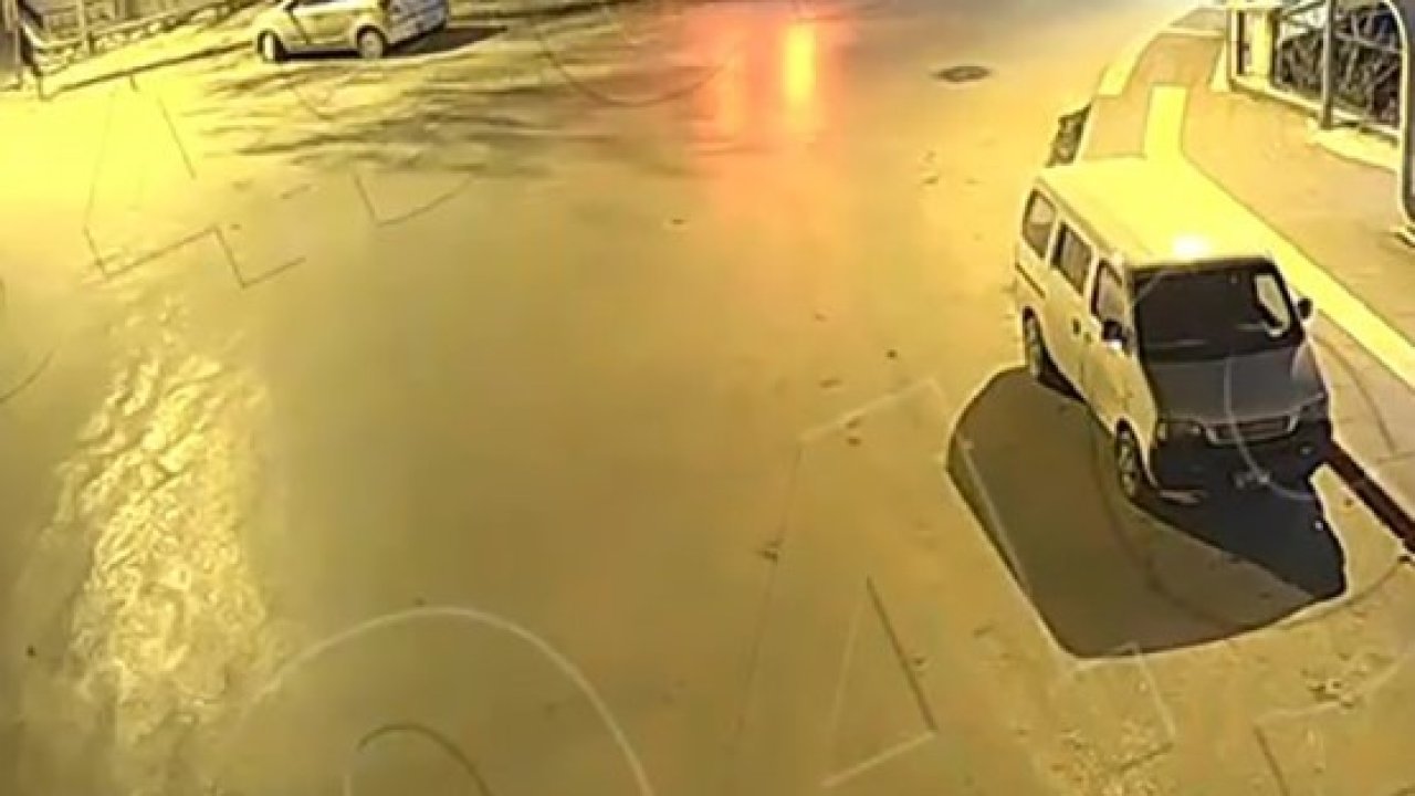 Otomobilin köprüden Yeşilırmak Nehri’ne uçtuğu kaza kamerada