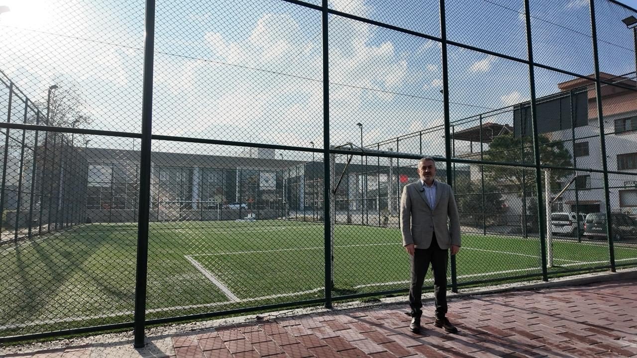 Pamukkale Belediyesi mahalle gençlerinin kullandığı halı sahayı ücretli yaptı