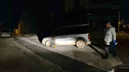 Park halindeki aracı benzin döküp ateşe verdi, alevler aracı sarmadan söndürüldü