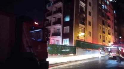 Pendik’te bir binanın 3’üncü katı alevlere teslim oldu