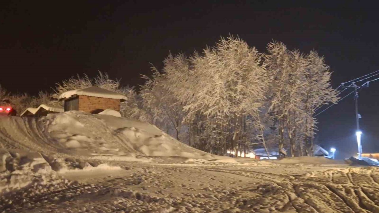 Rize’de beklenen kar yağışı başladı