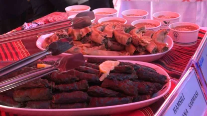 Rize’de Hamsi Festivali’nin gözdesi ‘Hamsili su böreği ve hamsili döner’ oldu